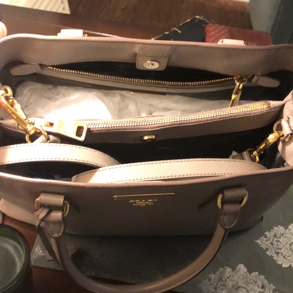 Gray Prada saffiano bag - Picture 2 of 8